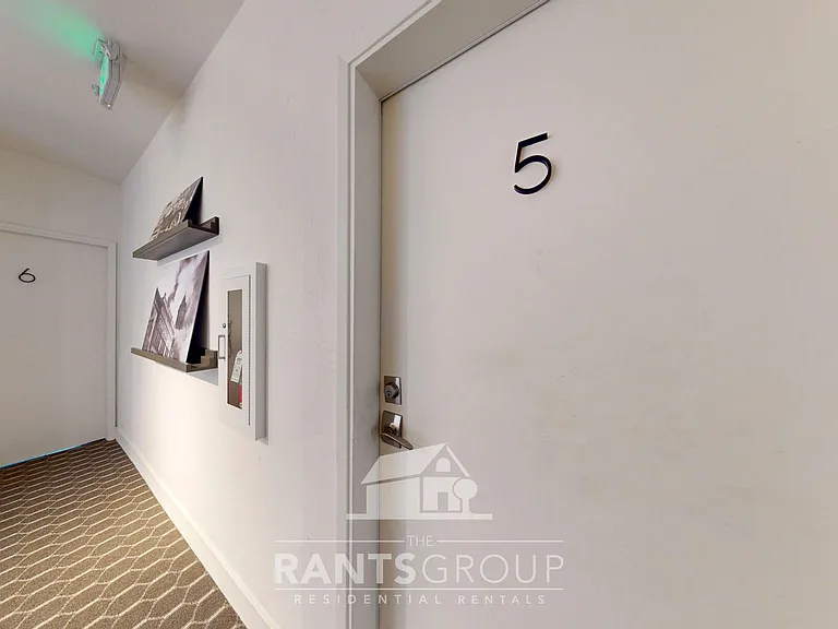 Thompson Apartments — Photo 33