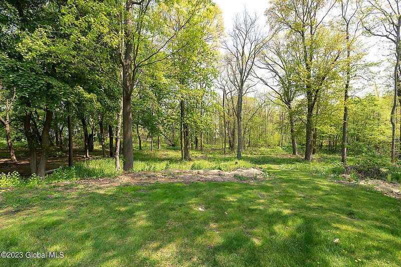 3rd image of 10 Roberts Lane