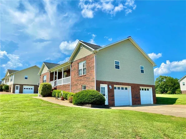 5229 S Oak Cir, Granite Falls, NC 28630