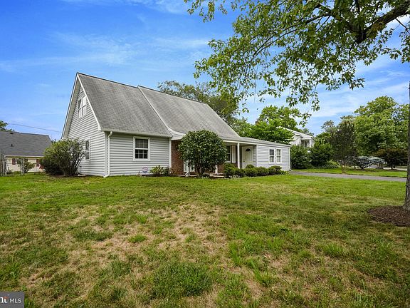 3rd image of 4208 Mellwood Ln