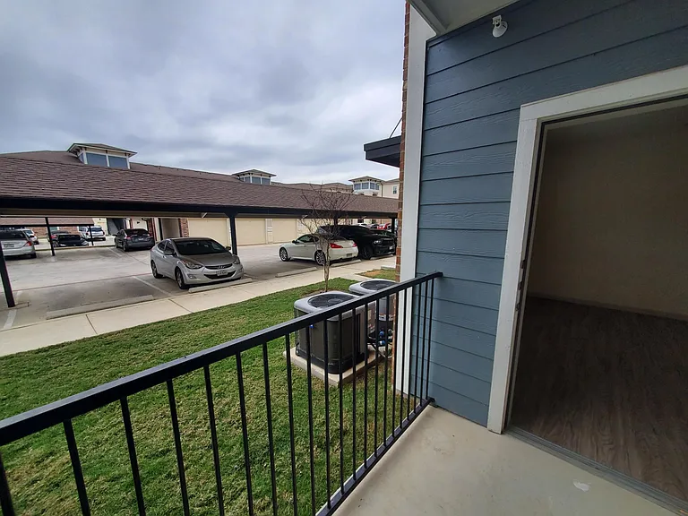 Sadler Dr — Photo 12