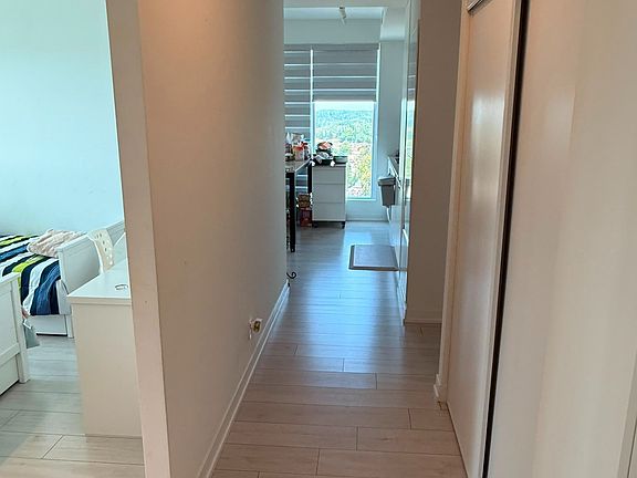 4th image of 39 Mary St #2802