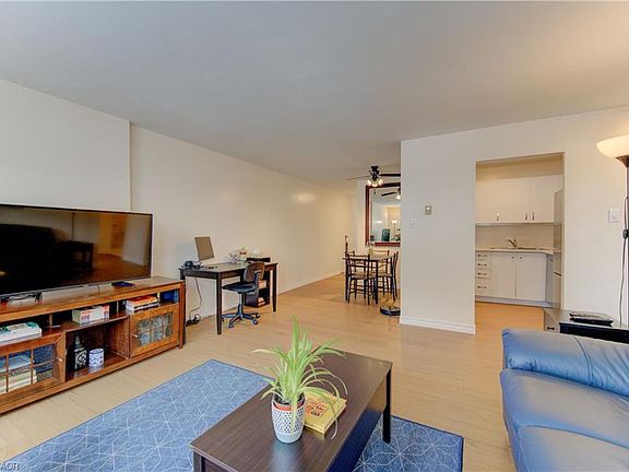 3rd image of 65 Highland Cres #204
