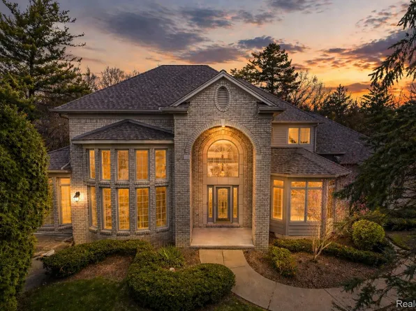 6608 Enclave Dr, Clarkston, MI 48348