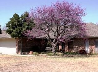 11413 Carriage Dr, Yukon, OK 73099