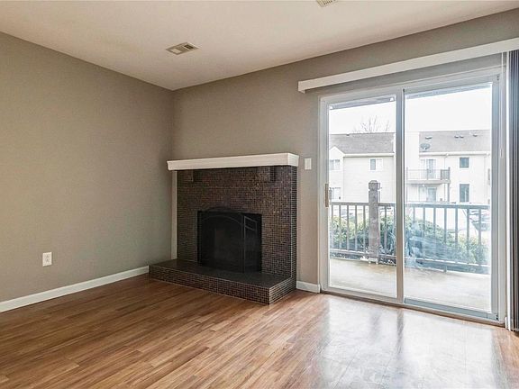 4th image of 2339 Sandalwood Creek Ct APT A