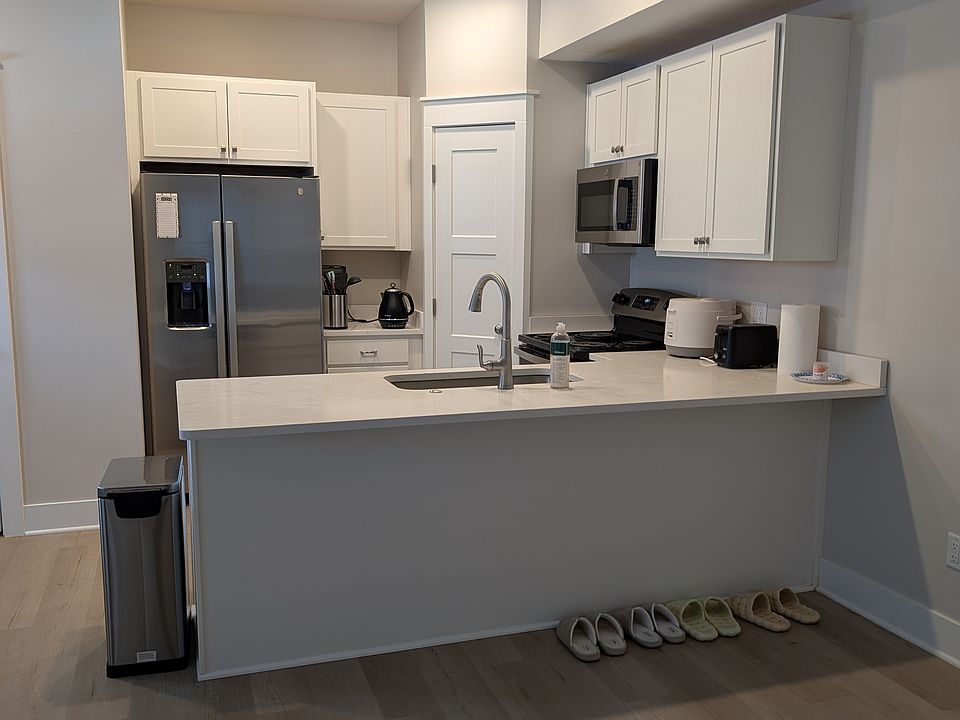 1st image of 2102 Sherwood Ave #2102