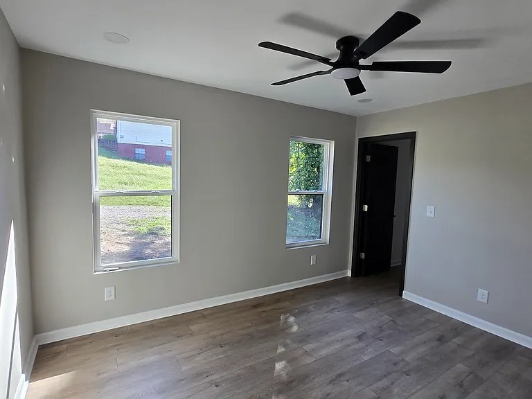804 Martin St — Photo 3