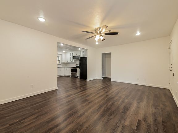 4th image of 521 Crandle Dr