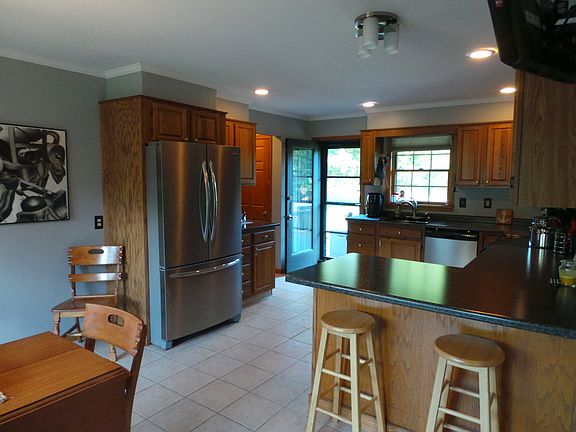 2nd image of 19 Underhill Dr