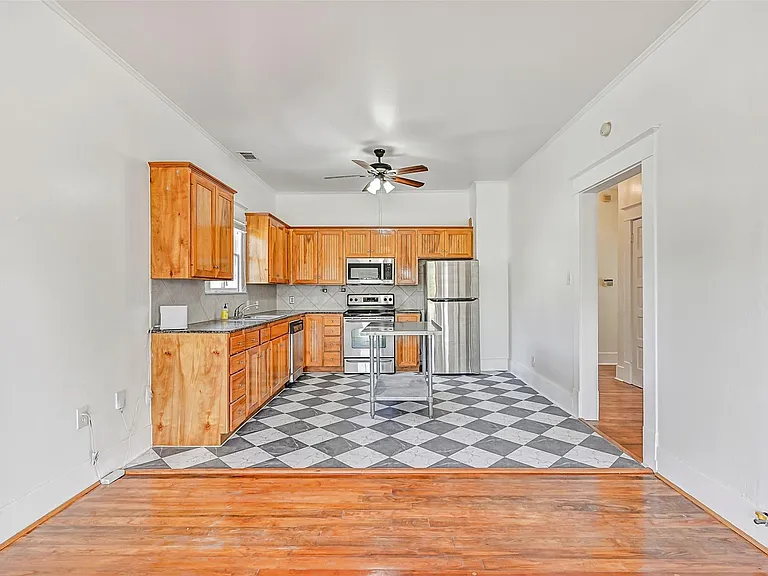 1615 Winnie St #2 — Photo 8