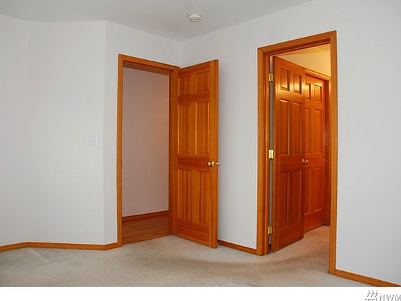 4th image of 421 227th Ln NE
