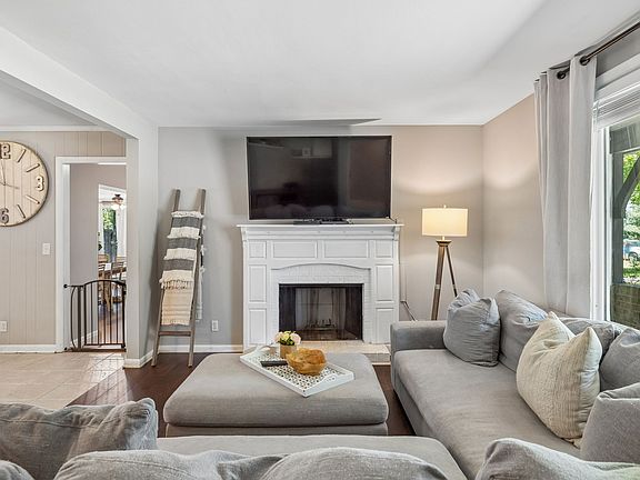 5th image of 302 Matterhorn Dr