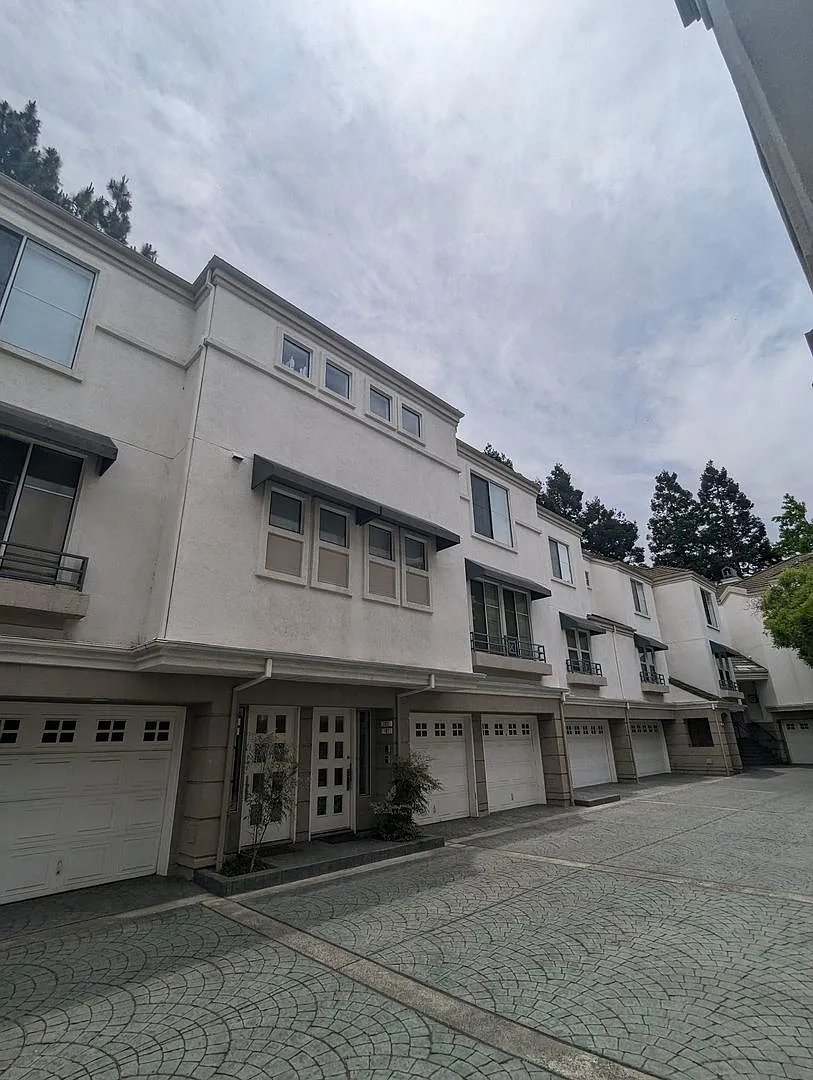 1 Bed/1 Bath top floor condo! — Photo 2