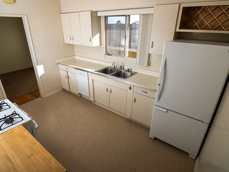 310 Mockingbird Ln #E — Photo 9