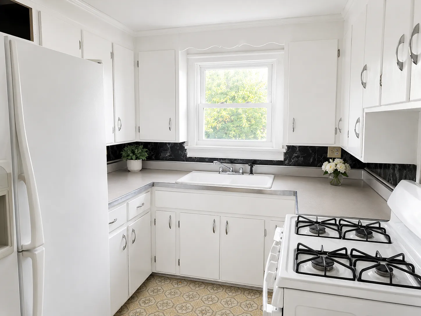 2 bed, 1064 sqft, $1,100 — Photo 4