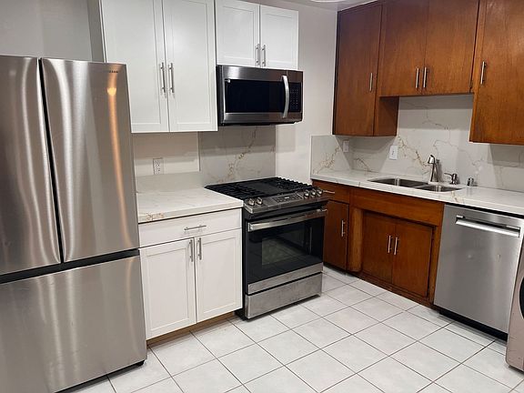 4th image of 964 Emerald St Unit 966