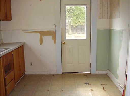 5th image of 221 Roseland Ave