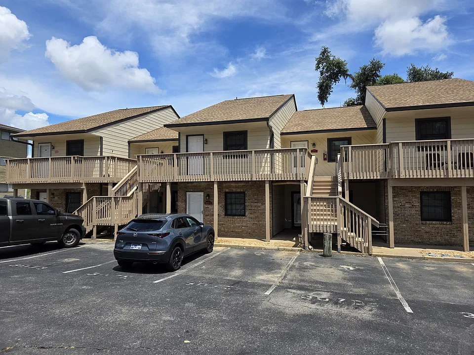 305 Hayden Rd #B