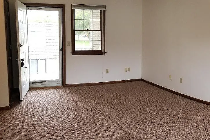 Great area for the TV/home entertainment center and love sea