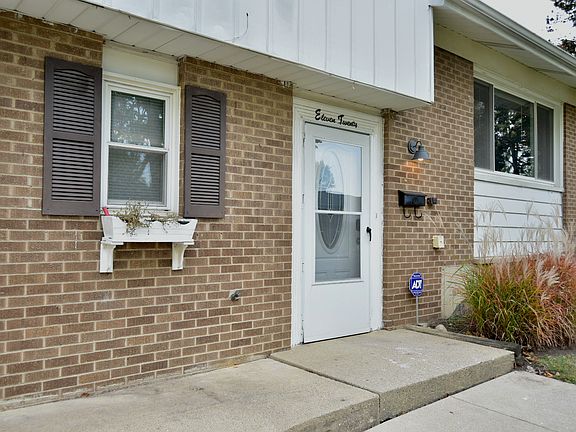 3rd image of 1120 E Kitson Dr