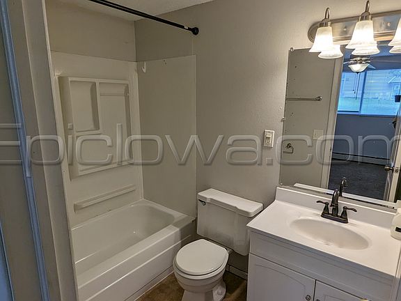 5th image of 1385 Meadowview Dr APT 4