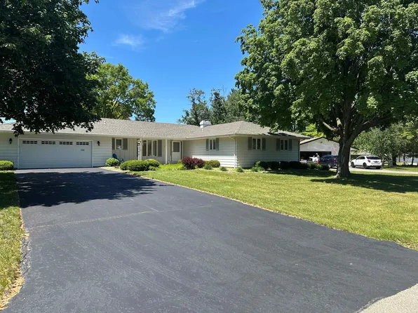 130 Dewey Rd, Rockton, IL 61072