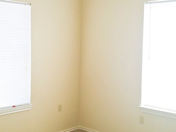 4th image of 111 Applebee St