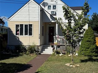 119 Rugby Dr E, Shirley, NY 11967