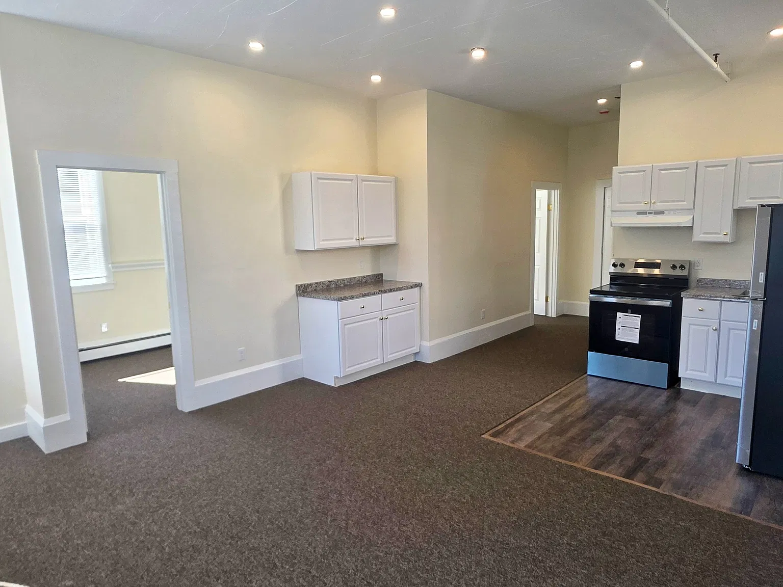 2 bed, 900 sqft, $2,300 — Photo 3