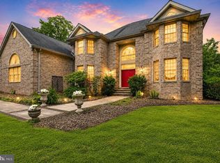 15 Scenic Dr, Ewing, NJ 08628