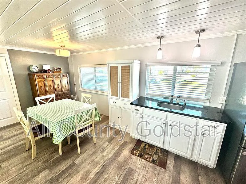 2 bed, 1.5 bath, 948 sqft, $1,650 — Photo 4