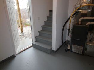 13 Harbor View Ln, Norwich, CT 06360