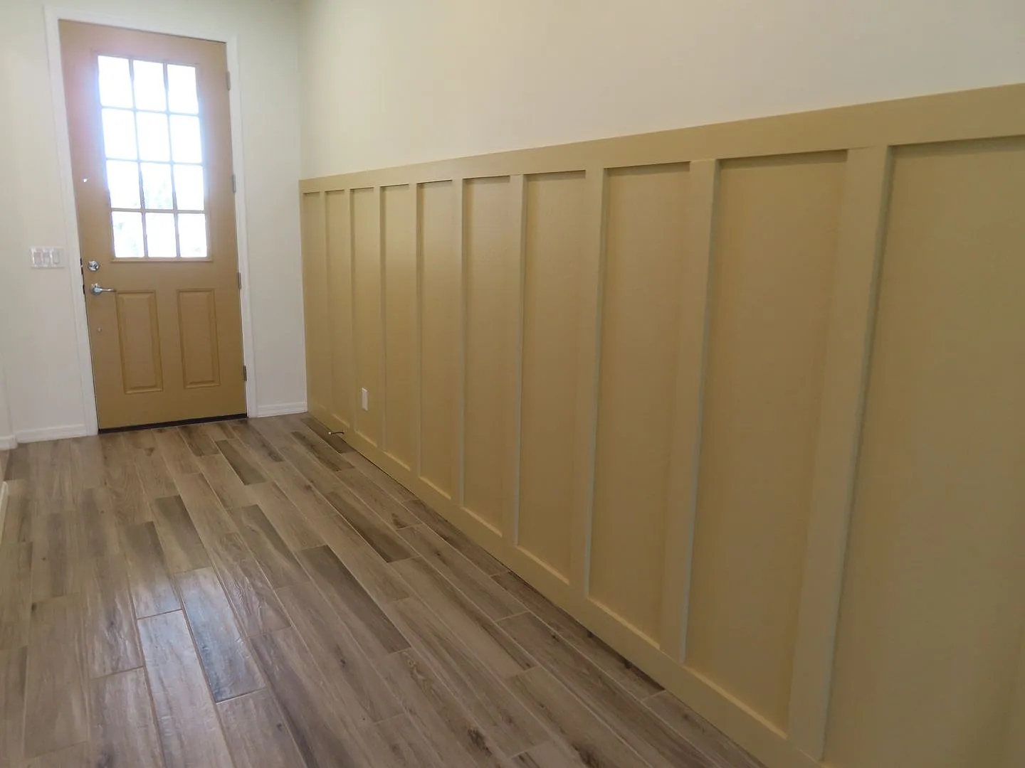 Beautiful 3 Bedroom Plus Den in Empire Pointe — Photo 3