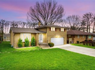 2300 Oaklawn Dr, Parma, OH 44134