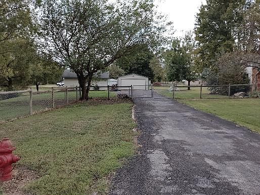 3rd image of 25012 Hickory Ln