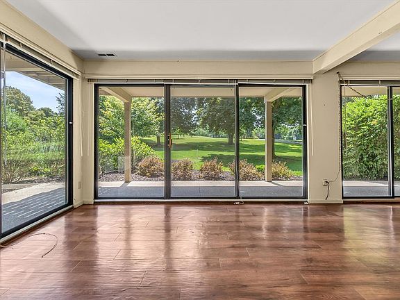 4th image of 711 Thornridge COURT #B