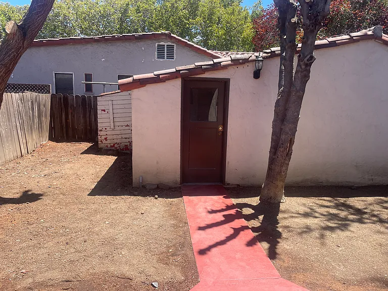 1098 Hazelwood Ave — Photo 25