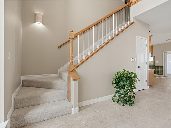 5th image of 111 Angelfish Ct