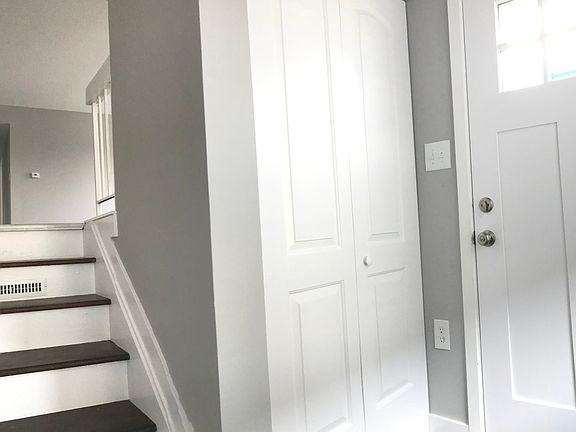 2nd image of 1319 Kingsbury Dr Unit 1
