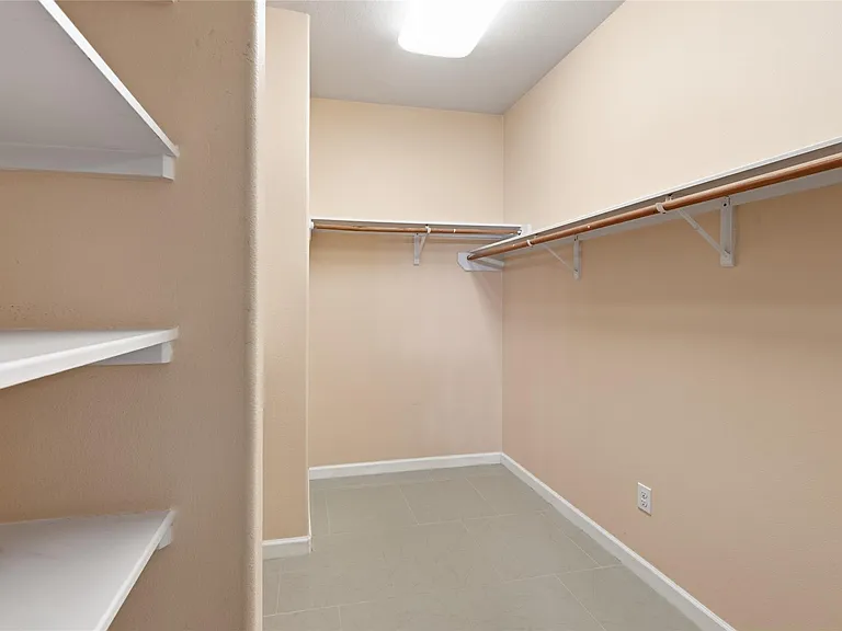 8234 Hall View Dr — Photo 18