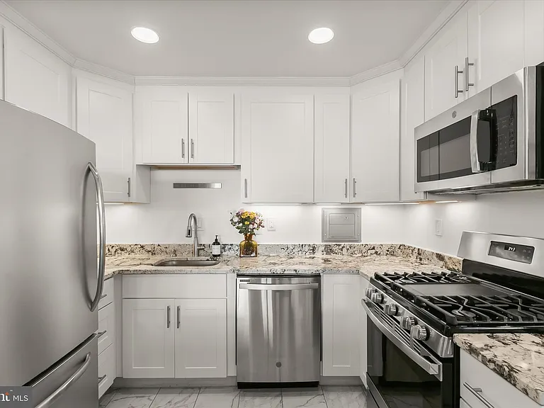 5500 Friendship Blvd #1823N — Photo 7
