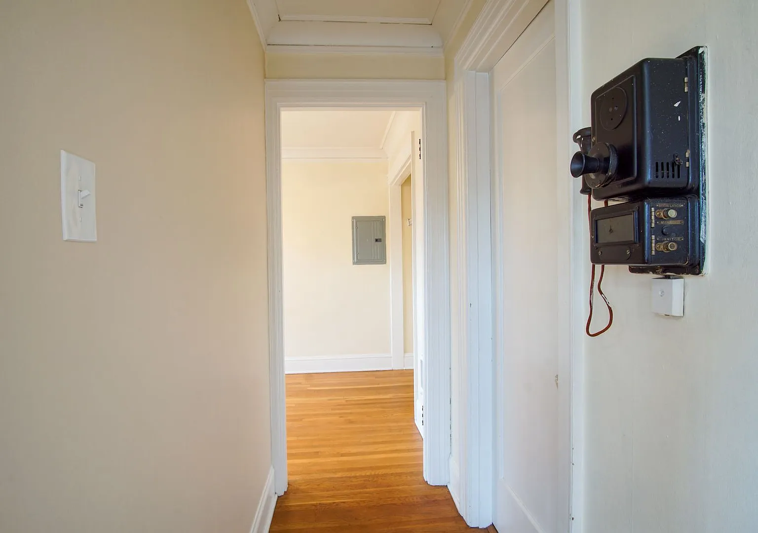 Fantastic Nob Hill Top Floor Corner 1 Bed + Between 21st & 23rd Avenues! — Photo 4