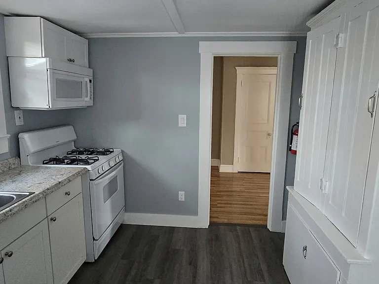 27 Losey St #B — Photo 19