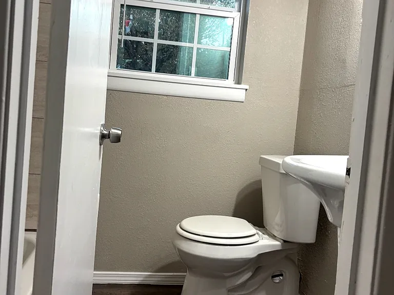 57 Mundt St #B — Photo 7