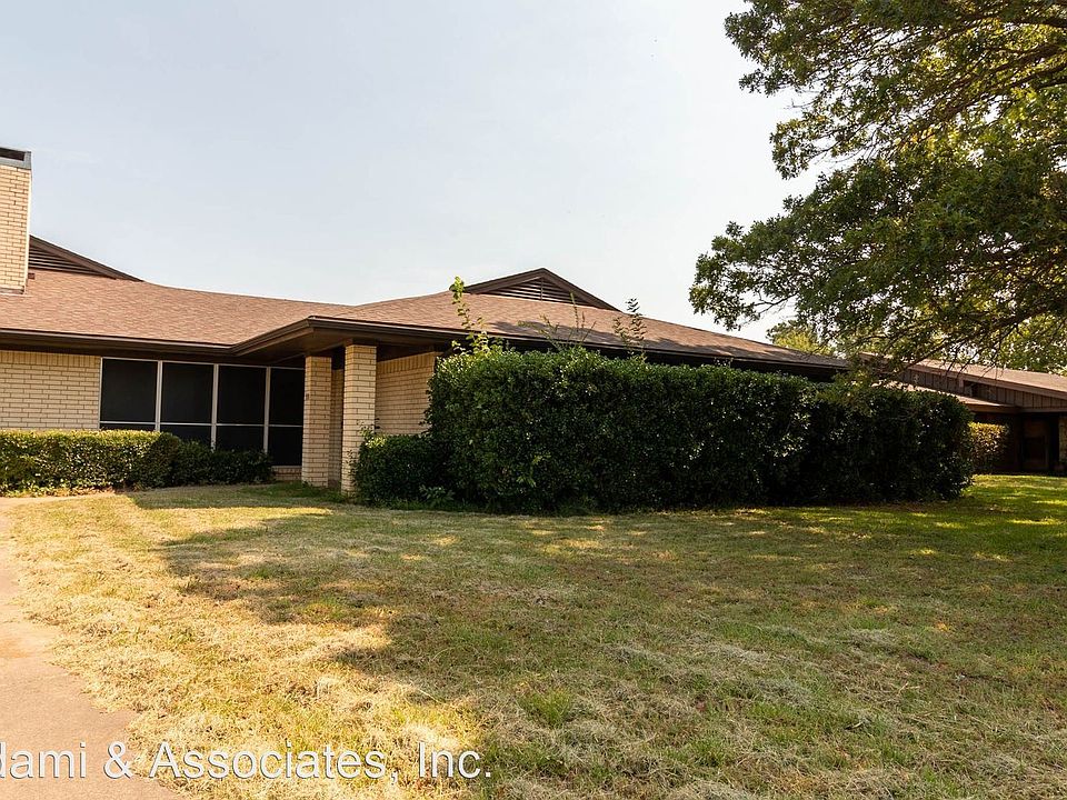 1st image of 306 Hollyhill Ln
