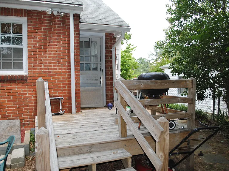 624 E Whitaker Mill Rd — Photo 8