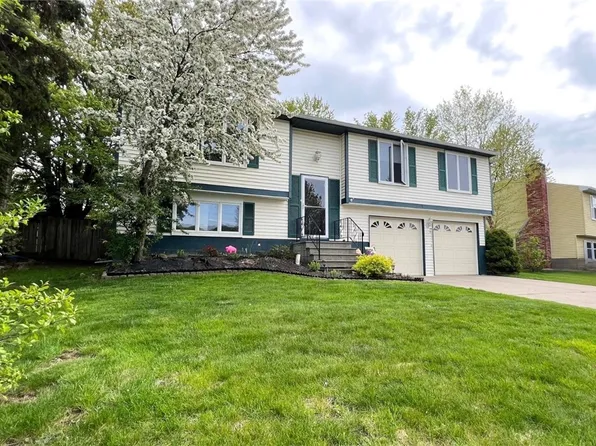 4003 Autumnway Ln, Hamburg, NY 14075