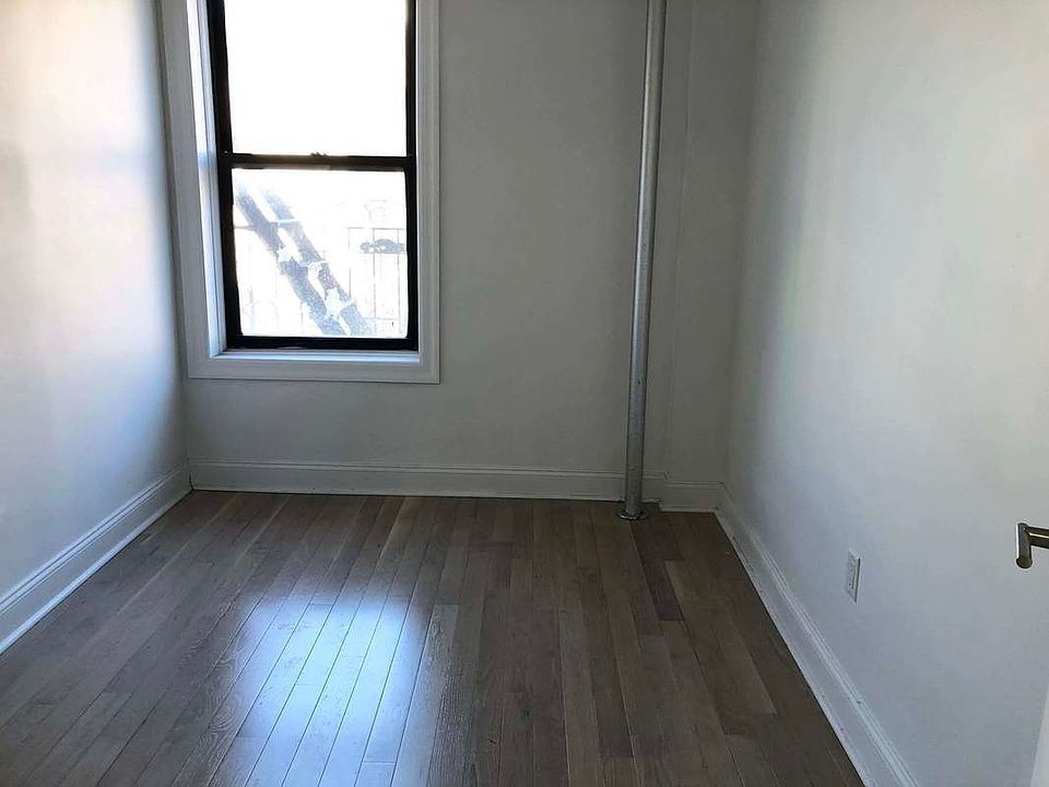 2nd image of 2102 Regent Pl #3D
