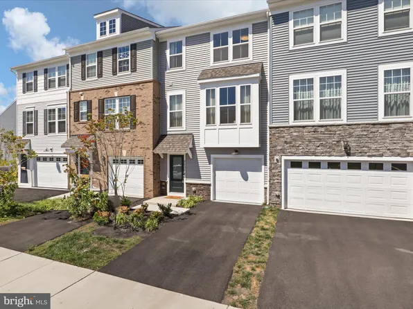 8826 Campden Grove Rd, Manassas, VA 20110